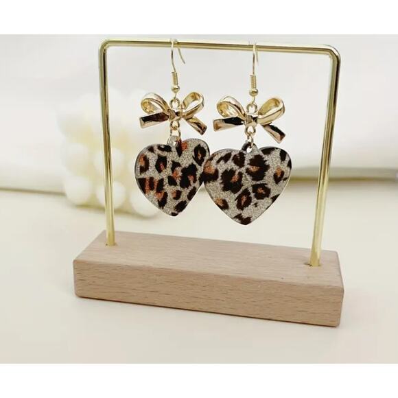 NEW - Leopard Print Heart and bow earrings, Dangle earrings - Picture 1 of 3